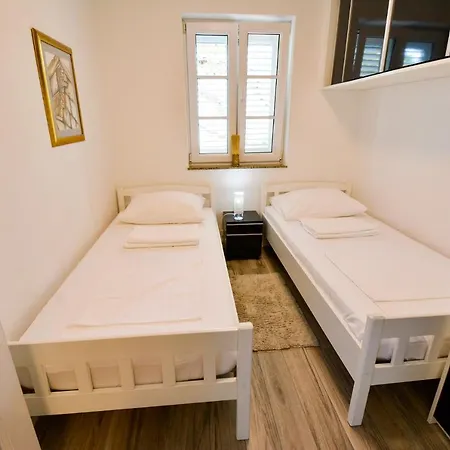 Apartment 10 In Petrac *