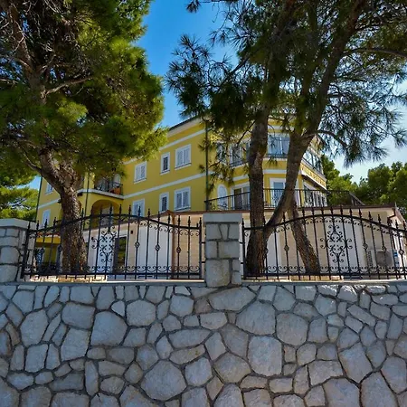 Apartment 10 In Petrac Banjol